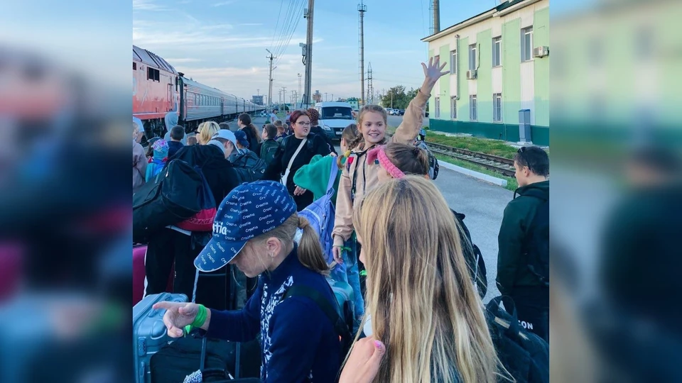 Дети вернулись после отдыха на берегу Волги. Фото - телеграм-канал Евгения Балицкого