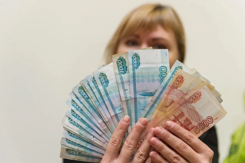 Средняя номинальная зарплата в Петербурге превысила 91 тысячу рублей.