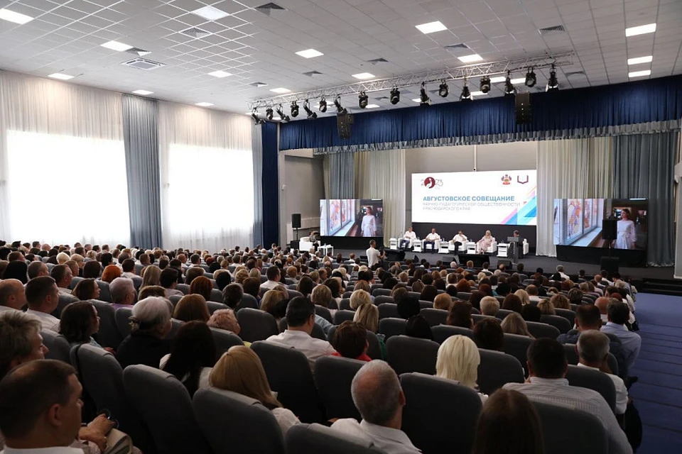 Губернатор провел совещание научно-педагогической общественности региона. Фото: пресс-службы администрации Краснодарского края.