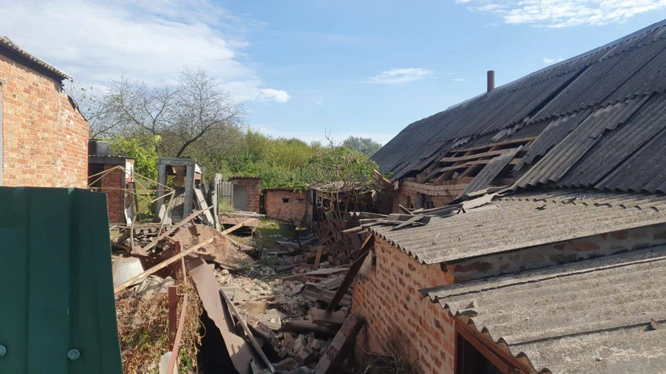 При обстреле Уразово повреждены дома и автомобили.