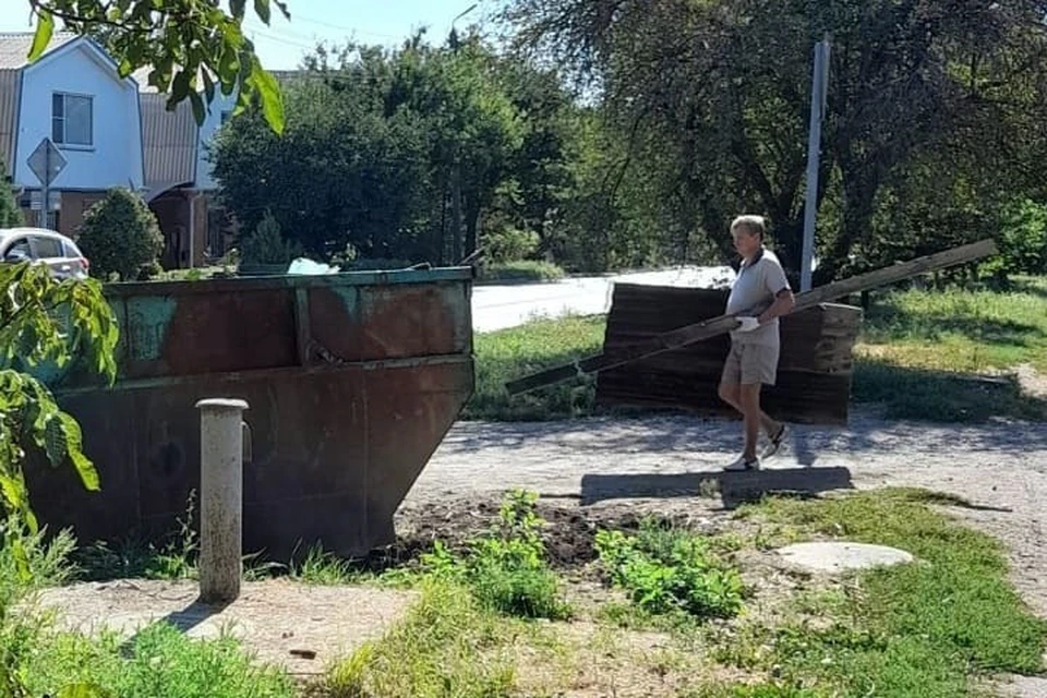 Об установке дополнительных контейнеров власти заранее сообщаются местным жителям. Фото: телеграм-канал Андрея Фатеева.
