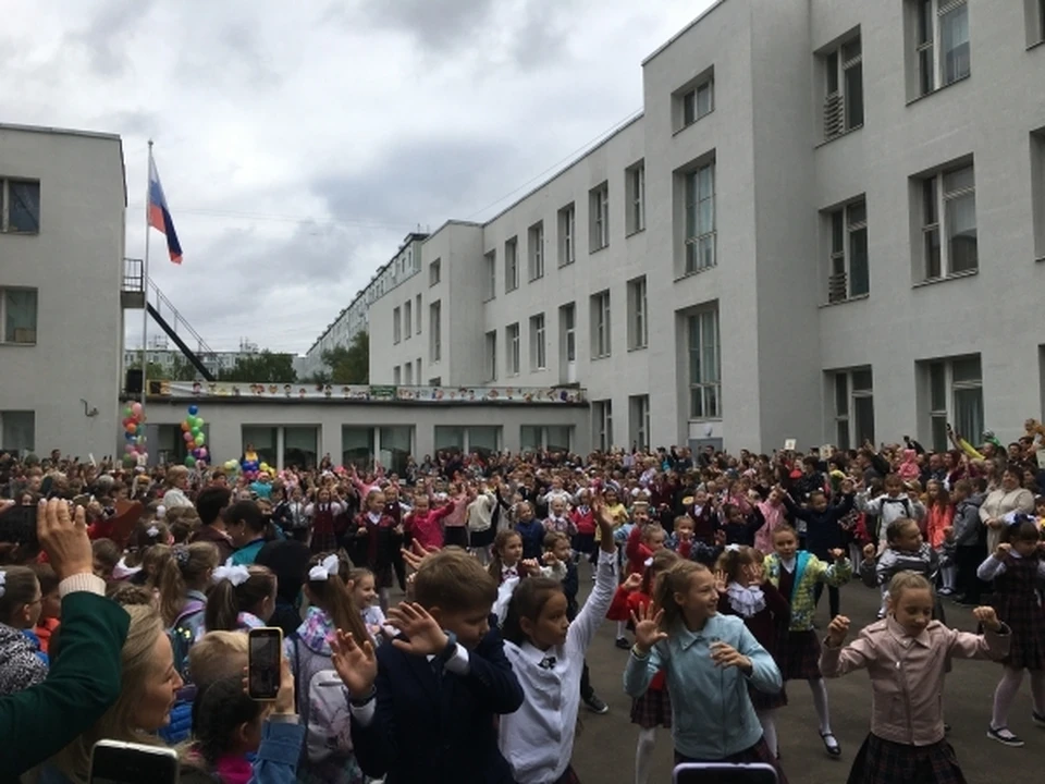 Школьники начинают новый учебный год