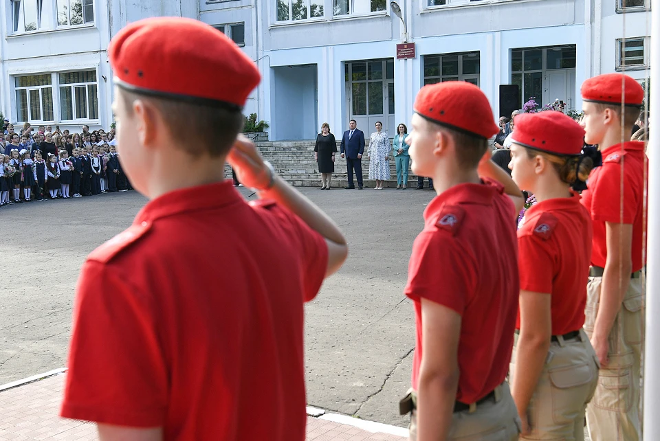 В школах прозвенели первые звонки. Губернатор посетил тверскую школу №19.