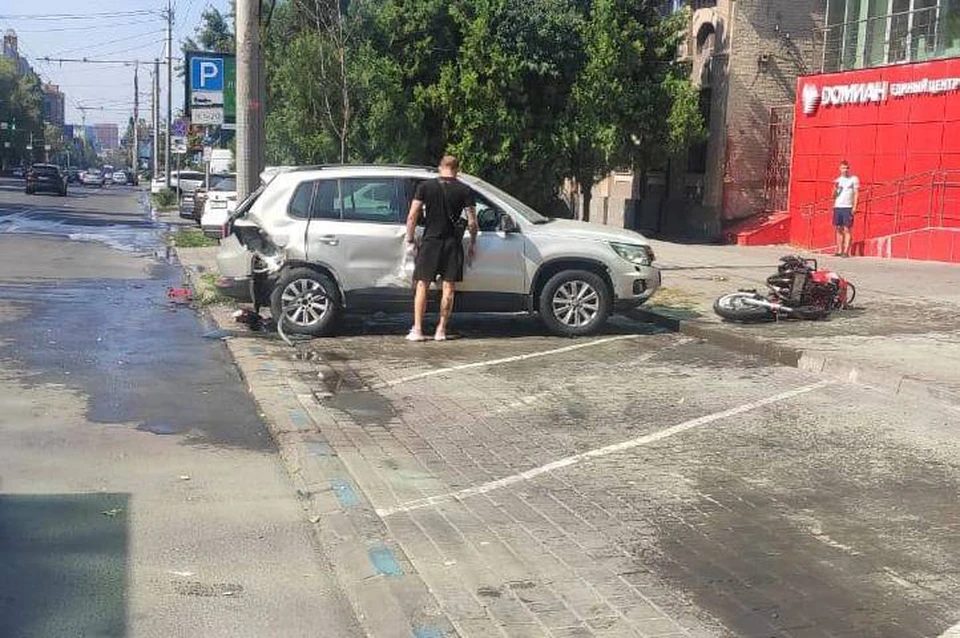 Мотоциклист разбился в аварии на Красноармейской. Фото: ГИБДД по РО