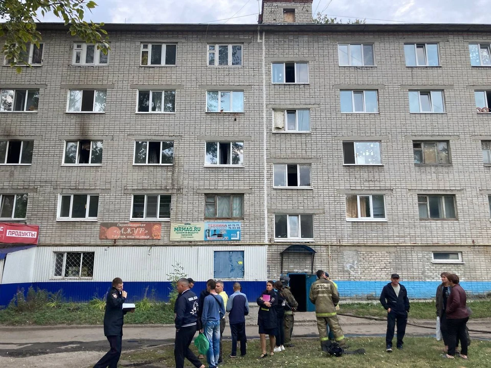 В Ульяновске во время пожара на Ефремова, 49 пострадали три человека | ФОТО: телеграм-канал Александра Болдакина