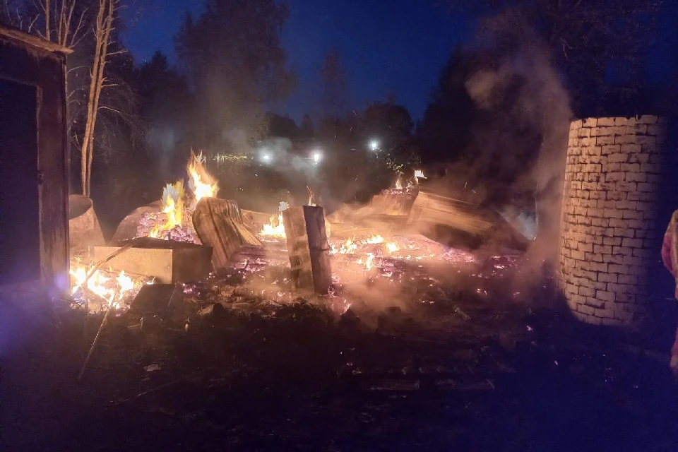 Причина пожара и ущерб от него устанавливаются. Фото: vk.com/murman01