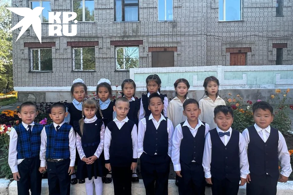 В тувинской школе в первый класс пошли семь пар близнецов. Фото: школа №12 Кызыла