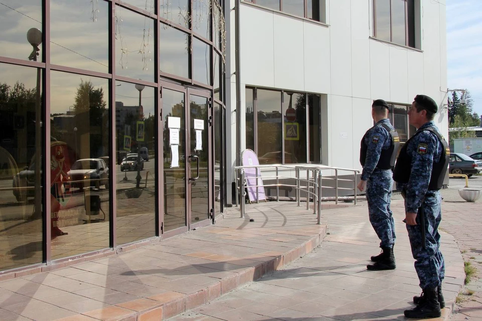 В Югре судебные приставы закрыли крупный торговый центр. Фото: УФССП России по ХМАО-Югре