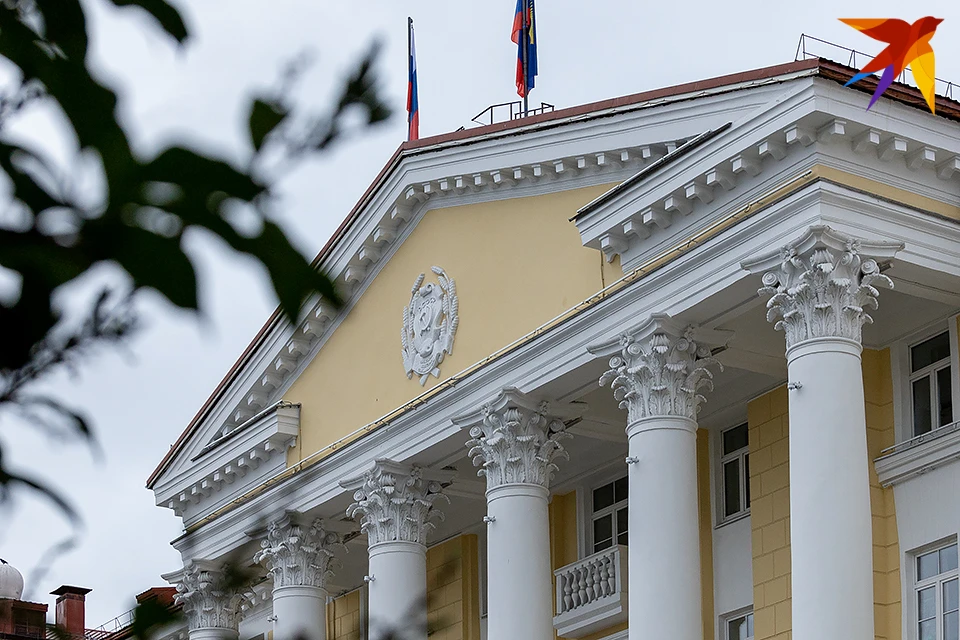 6 сентября Оленегорский городской суд вынес приговор по делу экс-главы города и депутата Мурманской областной Думы Олега Самарского и бывшего председателя комитета по управлению муниципальным имуществом администрации Оленегорска Вадима Крутова.