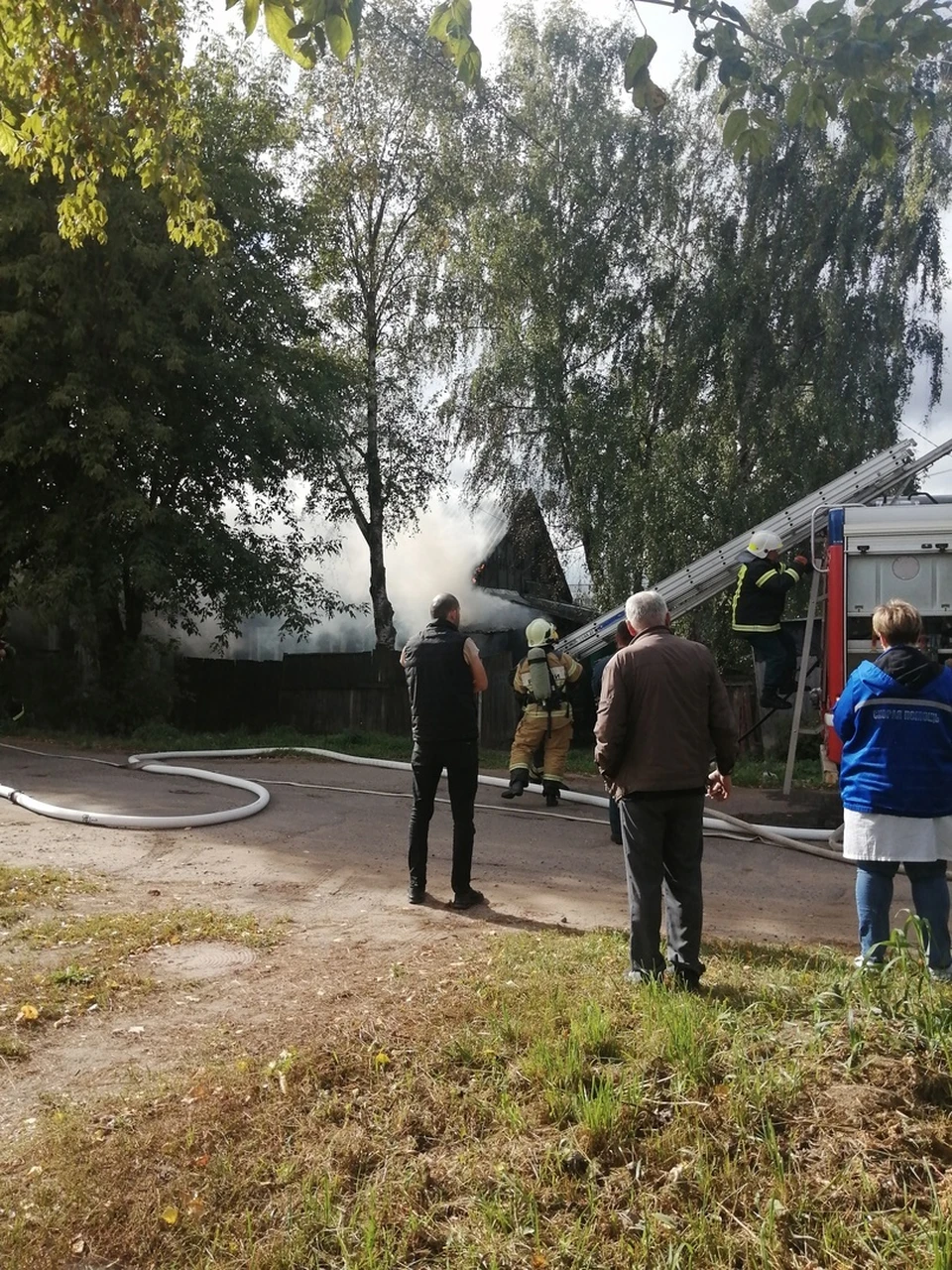 Фото: в Костроме загорелась квартира в доме на улице Дружбы