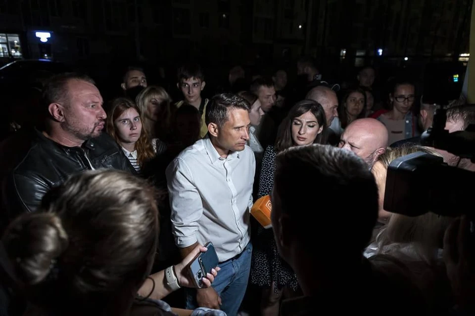 Власти города провели встречу с жильцами ЖК на Стабильной, 3, чтобы помочь решить проблему с перебоями электроснабжения. Фото: пресс-служба администрации Ростова