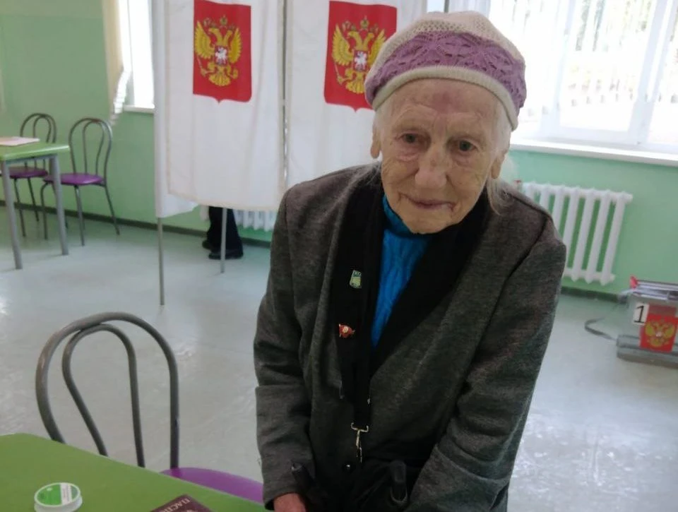 92 - летняя кемеровчанка пришла на выборы губернатора своими ногами.