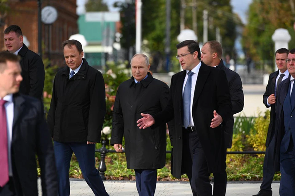 Владимир Путин осмотрел благоустроенный исторический центр Арзамаса.