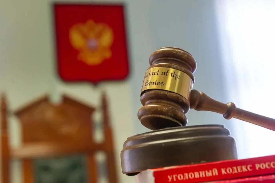 Петербуржца будут судить за организацию притона с подростками.