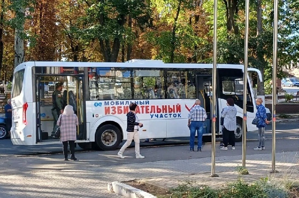 Автобус оборудован абсолютно всем необходимым и готов принимать избирателей. Фото: Администрация Волновахского района