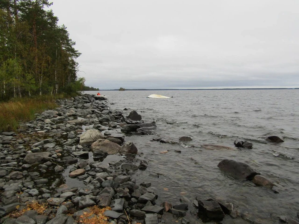 Вертолет упал возле озера Воже Вологодской области вечером 10 сентября 2023.
