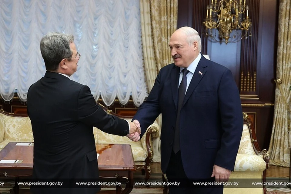 Президент Беларуси Александр Лукашенко встретился с послом Турции Мустафой Озджаном. Фото: president.gov.by