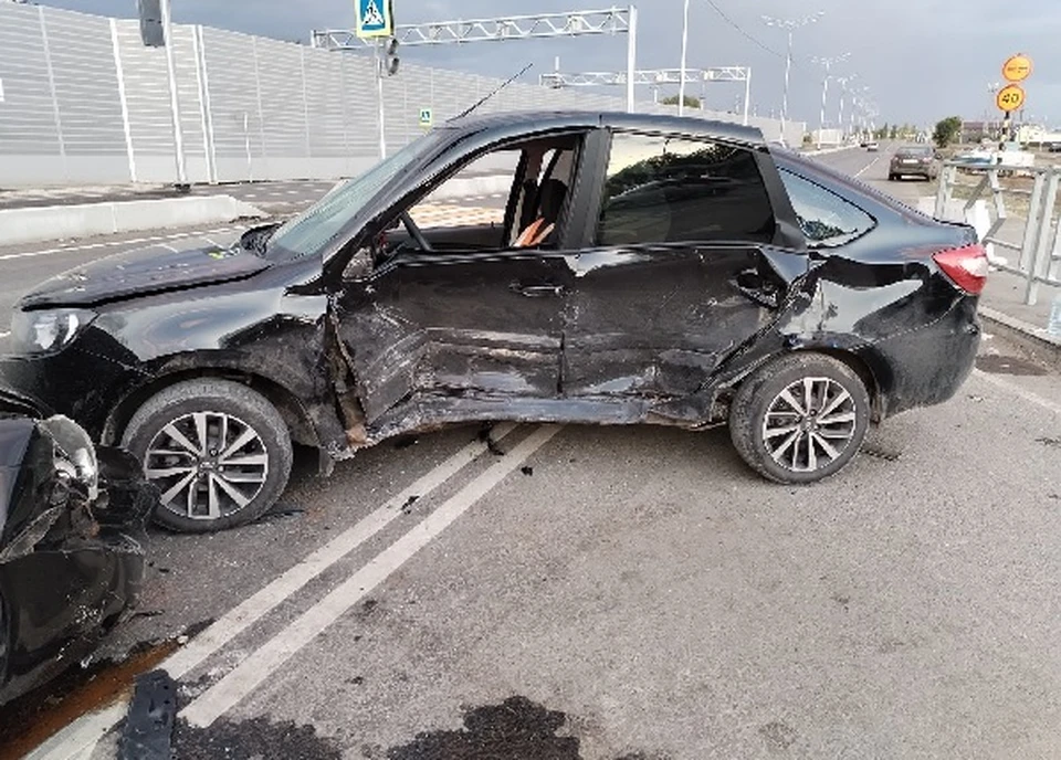 Двух пассажирок автомобиля LADA Granta с места ДТП госпитализировали в медицинское учреждение.