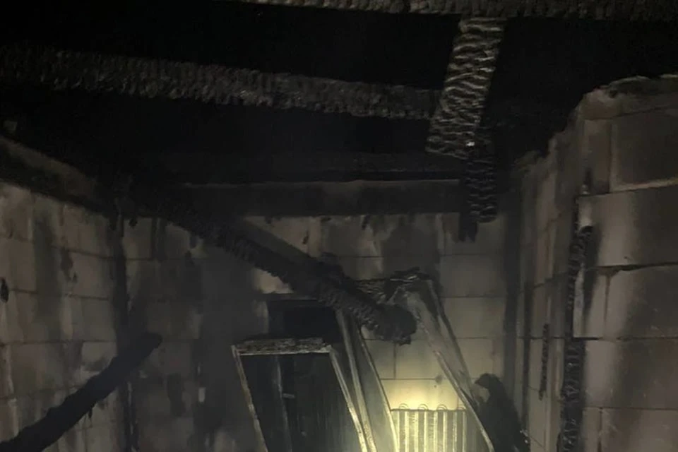 Огонь за считанные минуты охватил жилье. Фото: ГУ МЧС по Ростовской области