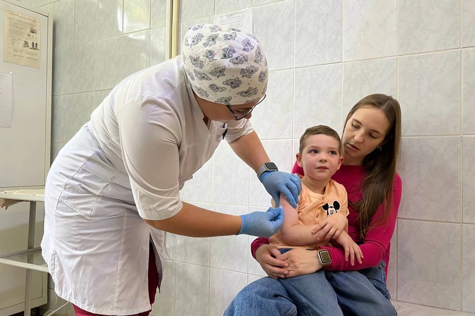 Жители Самары начали прививать детей от гриппа в сентябре 2023