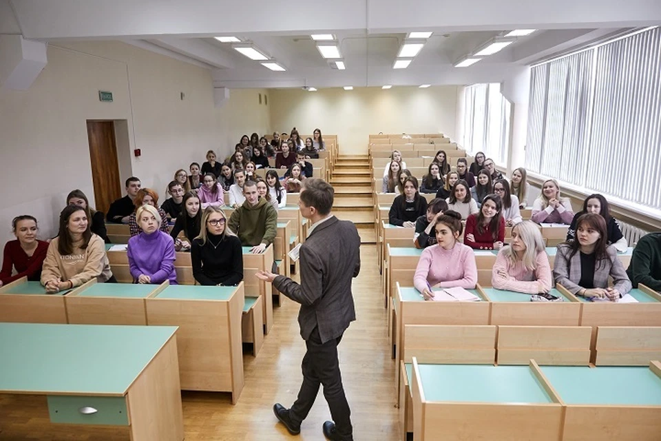 ВТБ инвестирует в образовательные проекты более одного миллиарда рублей