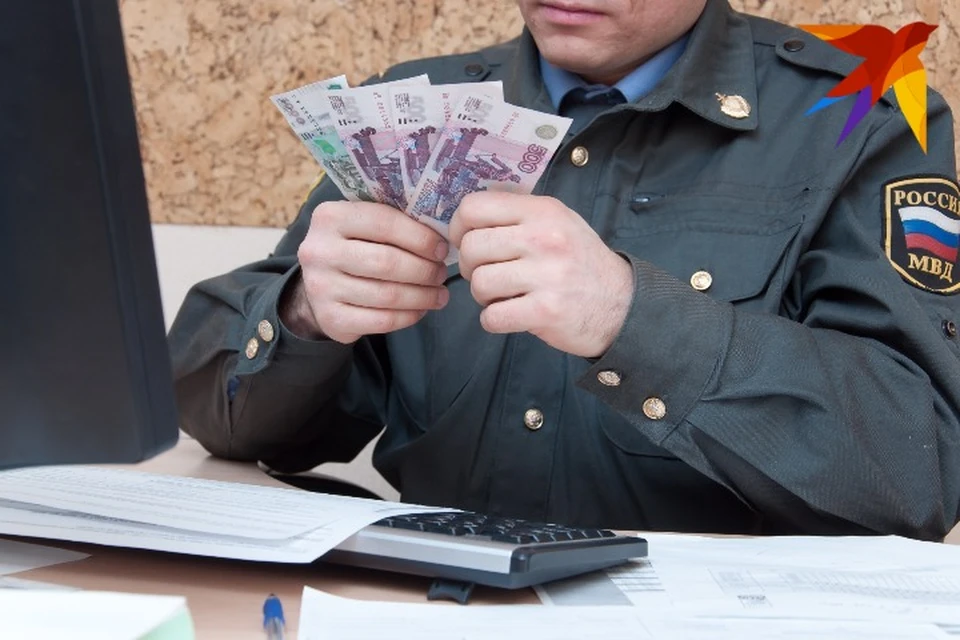 Мужчина попытался дать взятку в размере 90 тысяч рублей