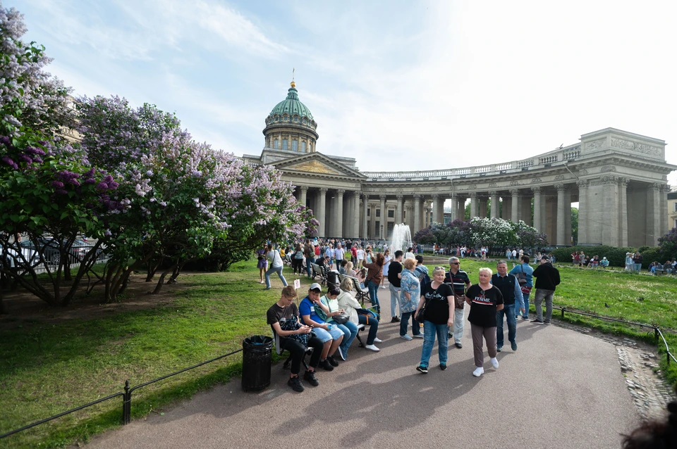 Петербург пользуется популярностью у иностранных туристов.