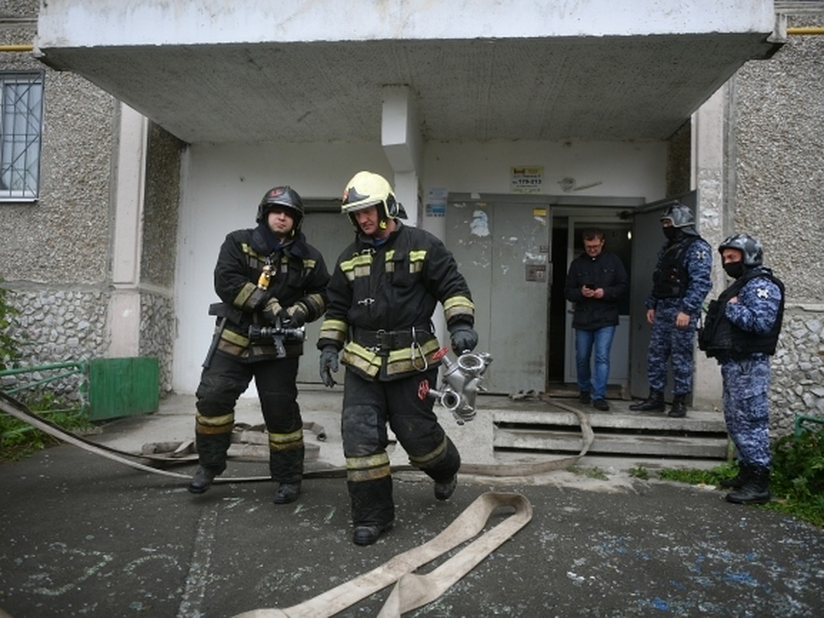 Из-за ночного пожара в Екатеринбурге эвакуировали семь взрослых и одного  ребенка - KP.RU