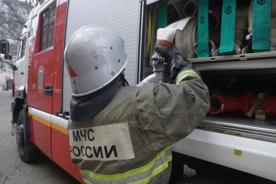 Торговый центр загорелся на северо-западе Москвы