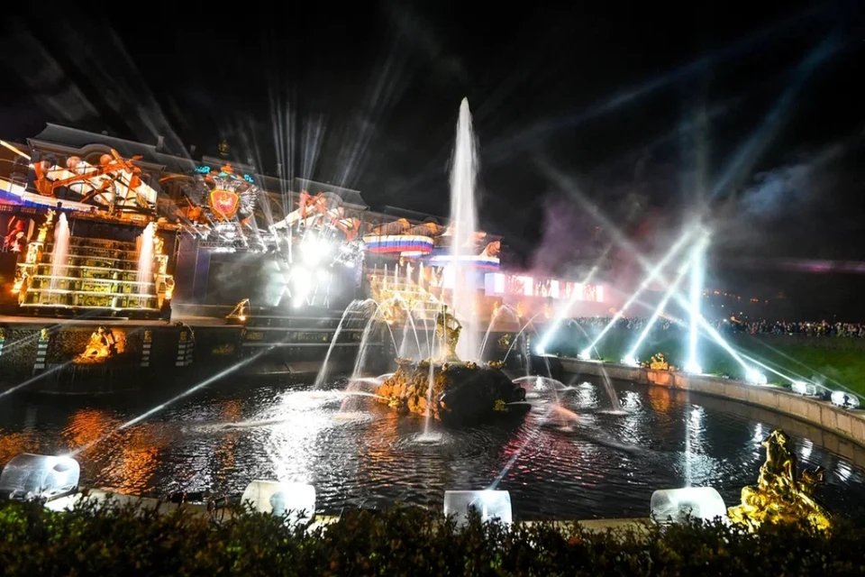 Очередной осенний праздник фонтанов в Петергофе пройдет 22 и 23 сентября.