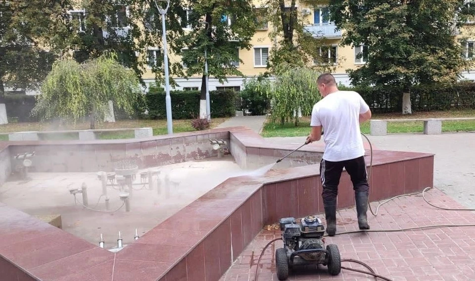 В Туле фонтанные комплексы очищают от загрязнений и мусора
