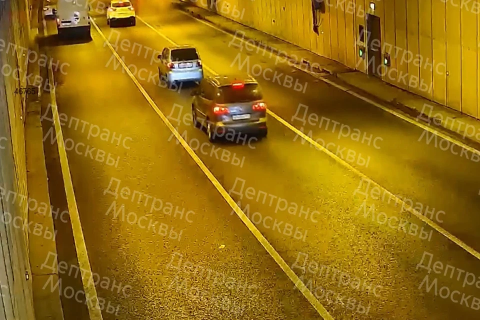 На месте работают оперативные службы города