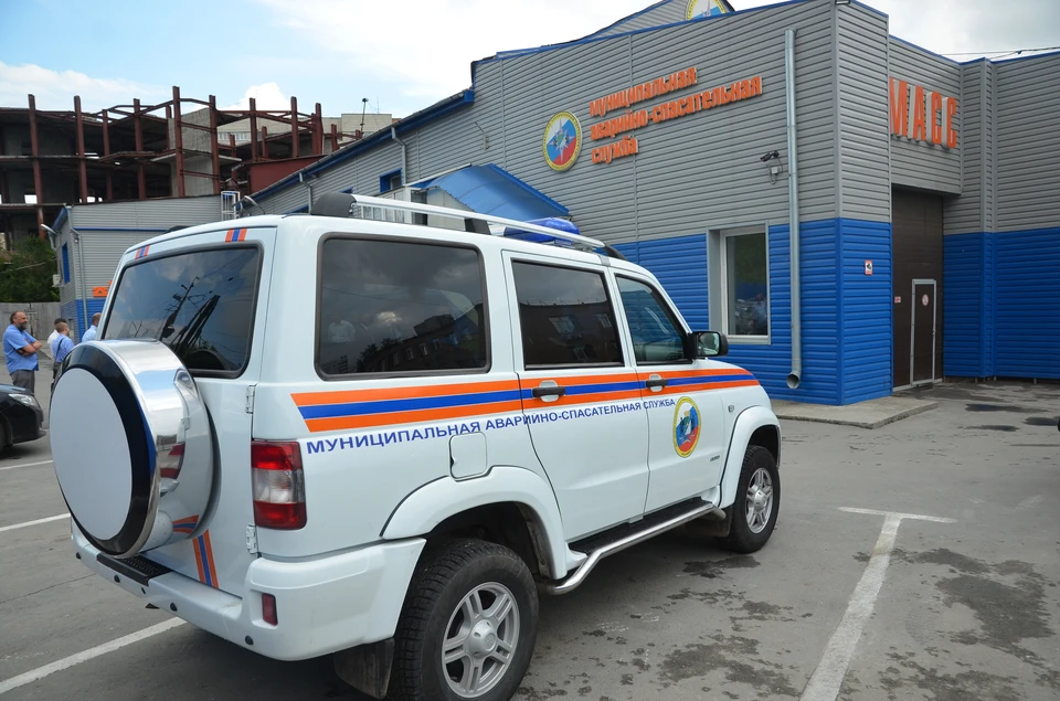 Квартиру вскрыли спасатели.