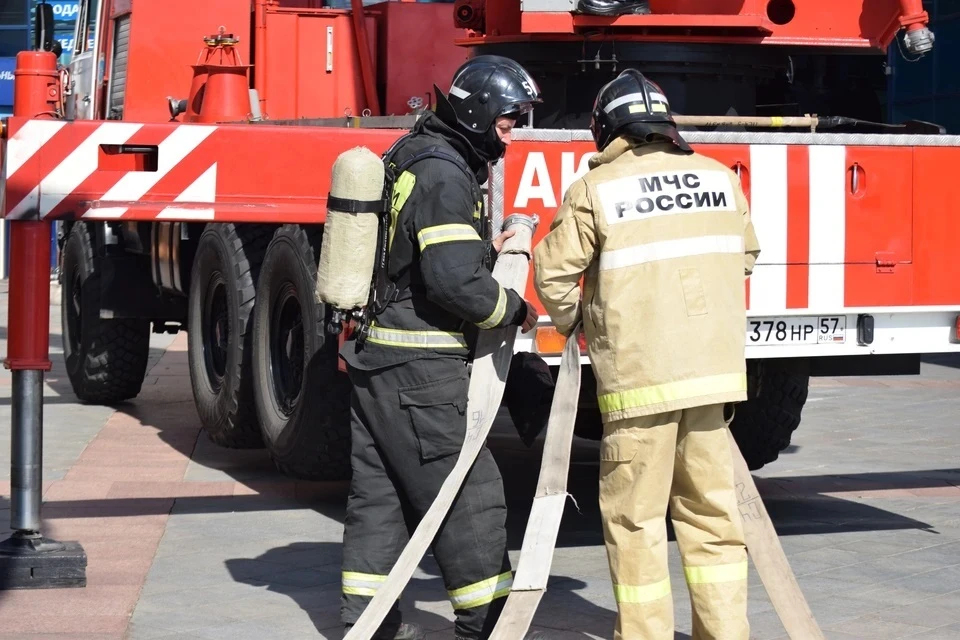 В Севастополе тушат пожар площадью 3500 квадратных метров