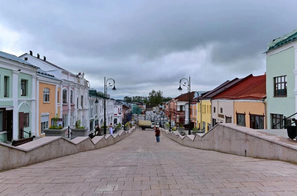 Вандалы разрисовали фасад дома Гостиного ряда в Арзамасе. Фото: телеграм-канал Глеба Никитина.