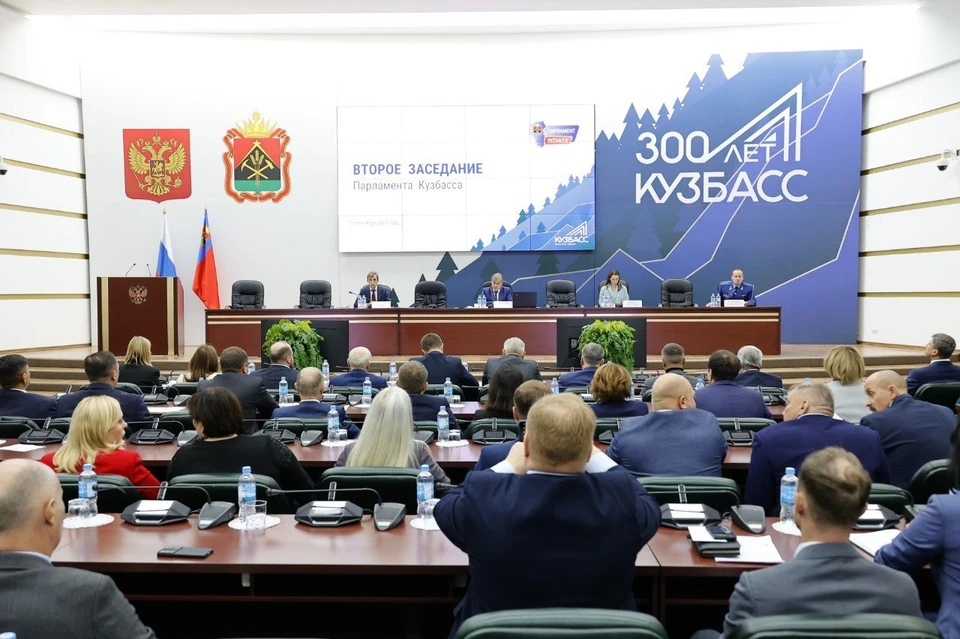 На заседании Заксобрания приняты изменения в закон об областном бюджете. Фото: пресс-служба АПК.