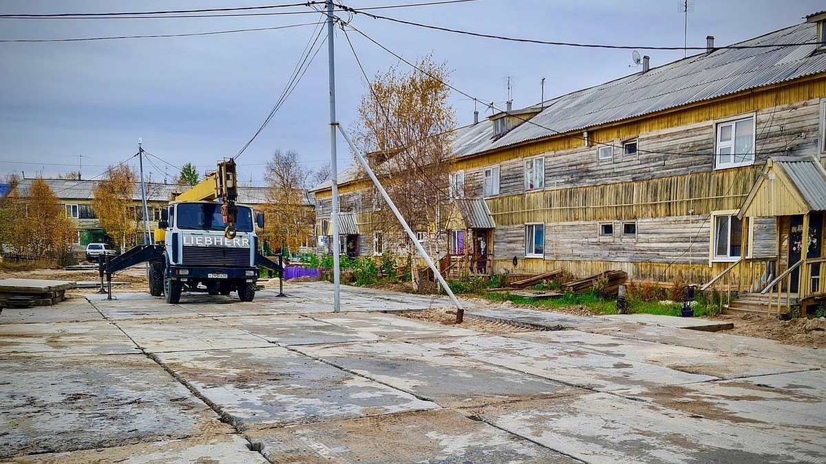 В Тарко-Сале сразу четыре грунтовых проезда «оденутся» в плиты - KP.RU