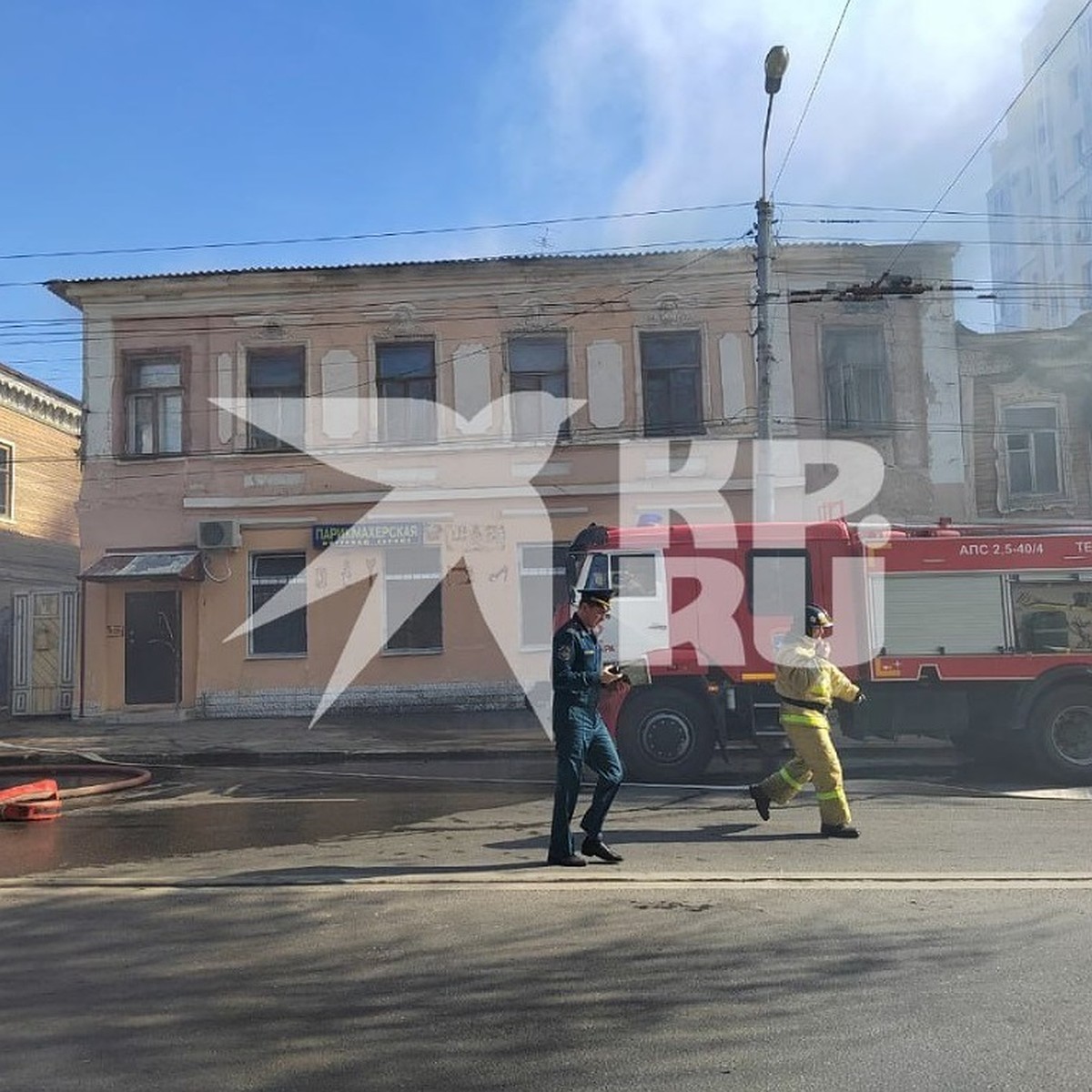 Двухэтажный дом загорелся на ул. Самарской в Самаре 28 сентября - KP.RU