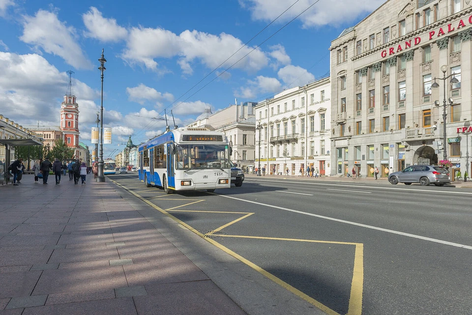 В троллейбусах Петербурга на экранах стали показывать число безбилетников.