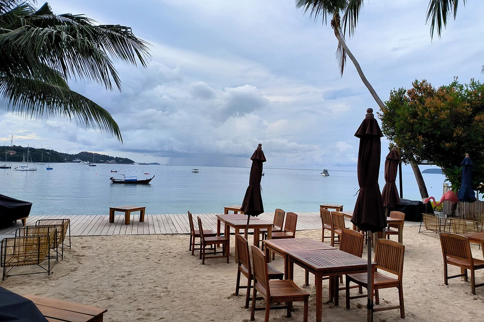 Российский турист утонул на пляже Банг Тао на Пхукете из-за сильного течения, которым его унесло далеко в море.