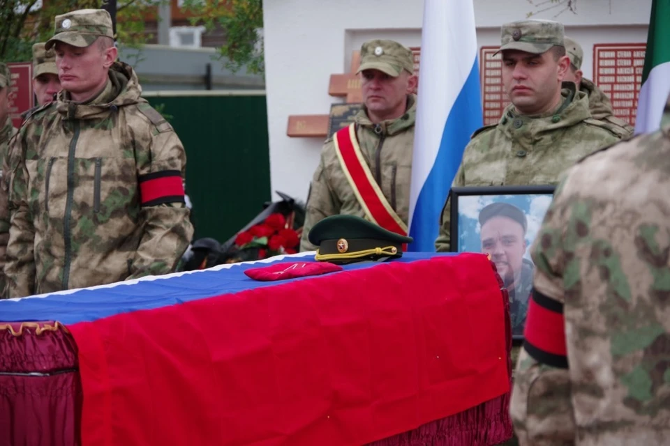 Официальная церемония прощания прошла у Обелиска Славы в селе Куниб