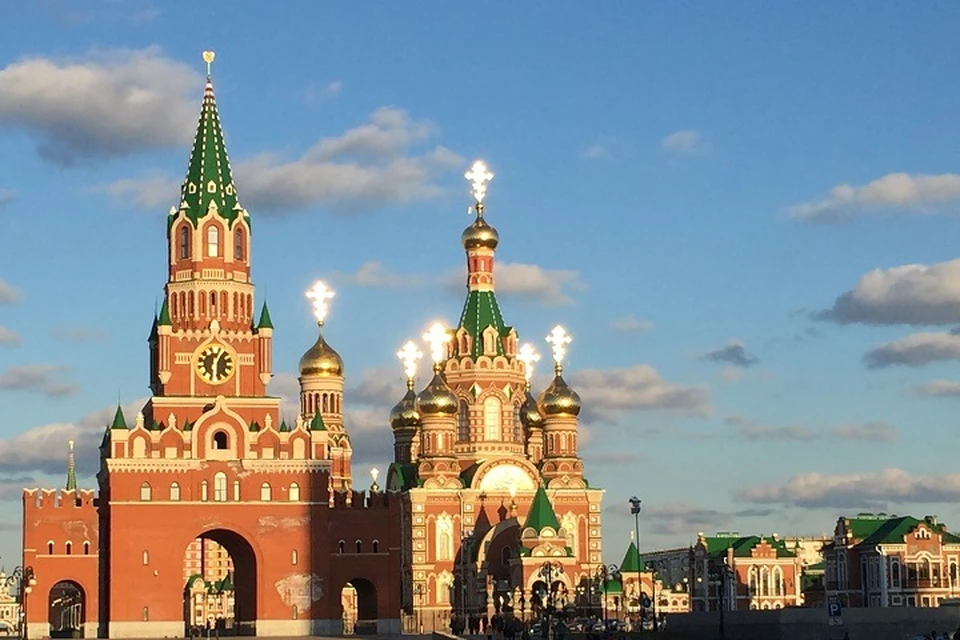 Большую часть равнинной территории населяют луговые марийцы.