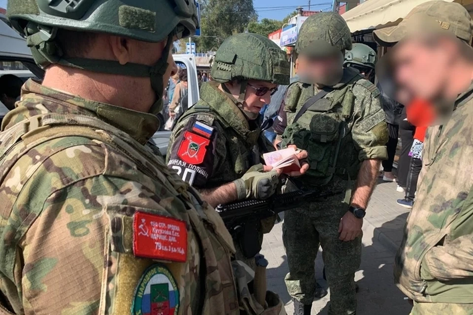 Правоохранители стоят на защите порядка в областном центре Запорожской области. ФОТО: тг-канал Евгения Балицкого
