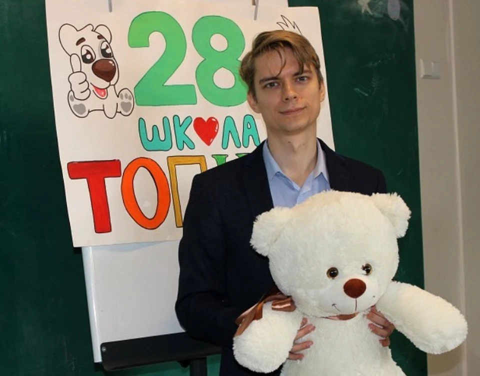 Александр Соколенко преподает русский язык и литературу в школе №28.