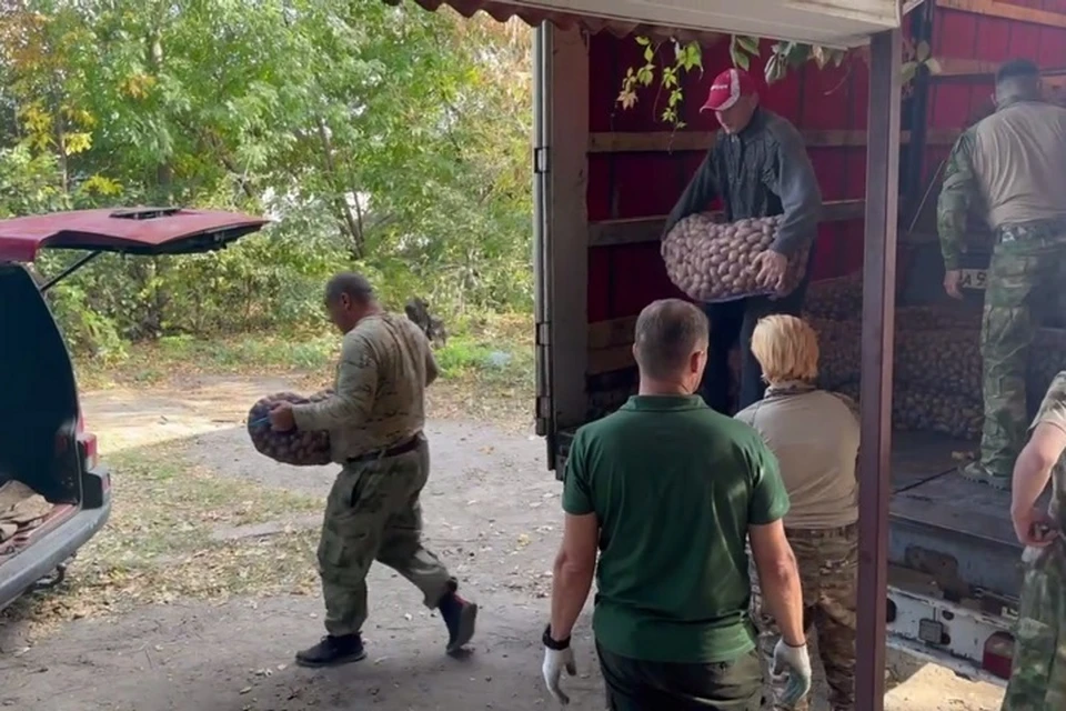 В Луганск 6 октября прибыла фура с гуманитарной помощью для бойцов в зону СВО и госпиталя. Фото - скрин из видео БФ "Добро и Дело Кубань"