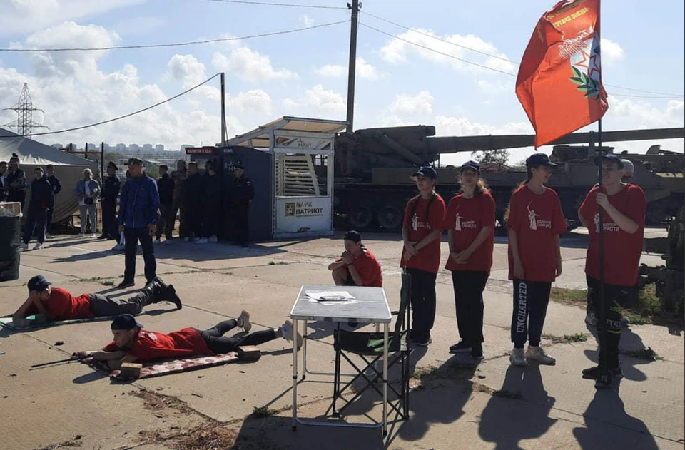 Участникам предстоит пройти сборку и разборку АК-74, проверку медицинской подготовки, метание гранаты, полосу препятствий и многое другое. Фото: СТВ