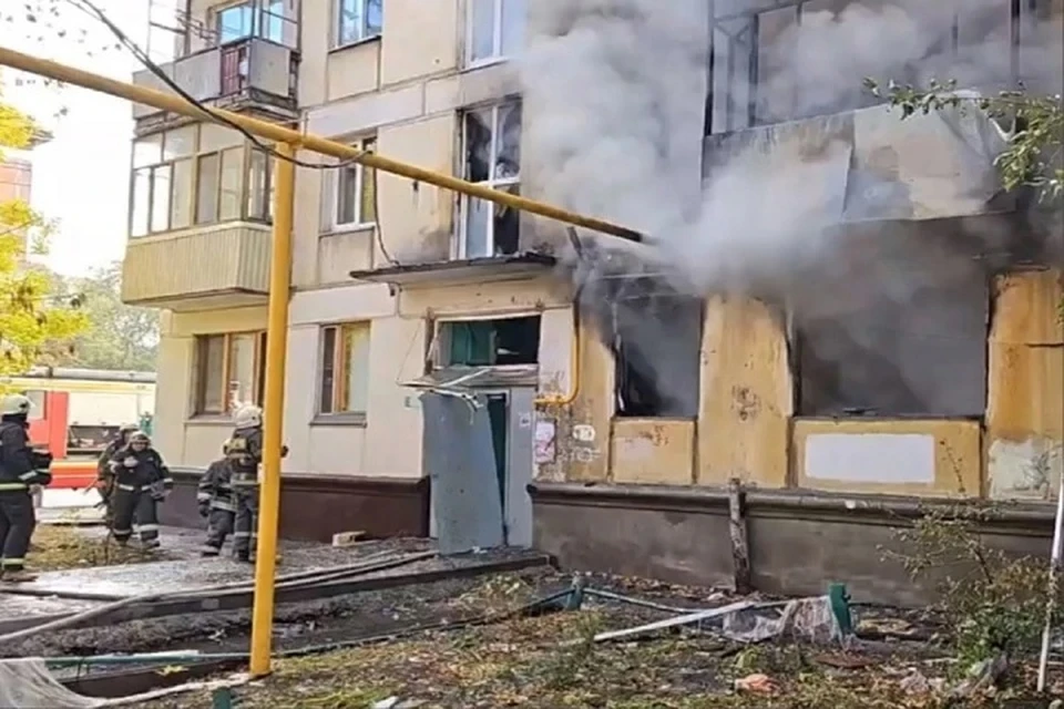 Огонь охватил несколько квартир. Фото: Евгений Щекин
