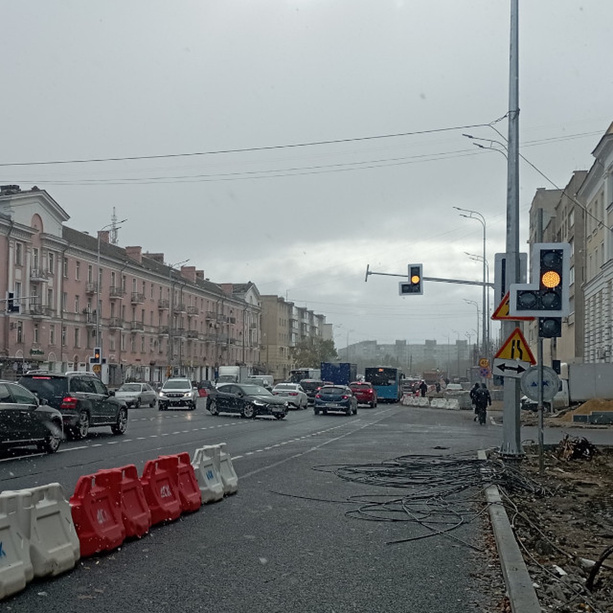 Зачем в центре Твери установили светофор, который создаёт пробку - KP.RU