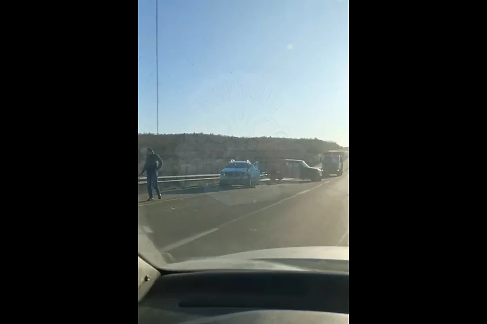 Утром 11 октября на Печенгской дороге произошло ДТП с участием трех машин. Фото: скриншот видео / t.me/murmansk_chp