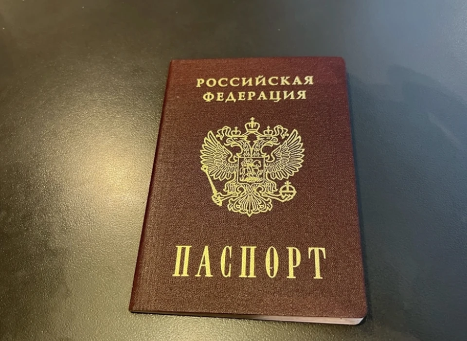 В Смоленске вручили российские паспорта жителям ДНР и ЛНР.